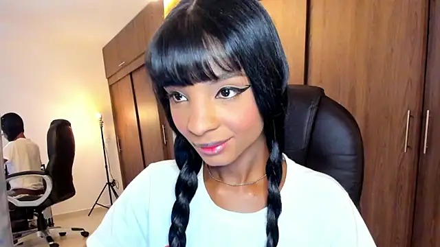 Snapshot of alikahouston4 chatting on 5, 3, 2025 alikahouston4 online show from 5, 3, 2025