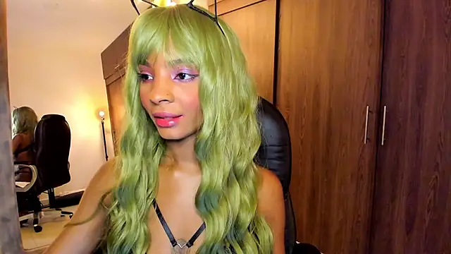 Snapshot of alikahouston4 chatting on 19, 10, 2025 alikahouston4 online show from 19, 10, 2025