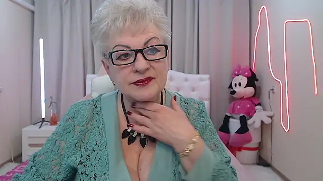 Snapshot of KayleSmoll chatting on 13, 5, 2026 KayleSmoll online show from 13, 5, 2026