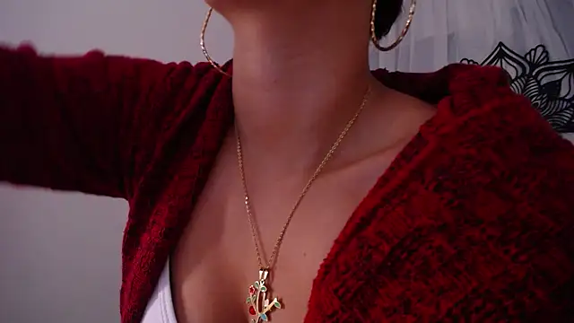 Snapshot of MarianaSanz chatting on 15, 12, 2024 MarianaSanz online show from 15, 12, 2024