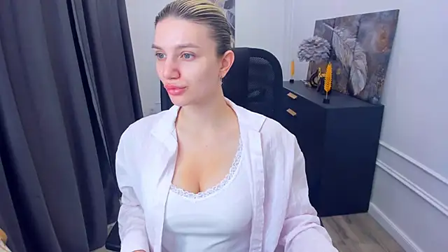 SelenaeMoore online show from 23, 5, 2026