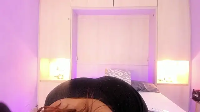 Snapshot of KendallRosse1 chatting on 25, 1, 2025 KendallRosse1 online show from 25, 1, 2025