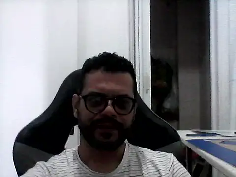 Snapshot of HornyBeachBoyBR chatting on 6, 8, 2026 HornyBeachBoyBR online show from 6, 8, 2026