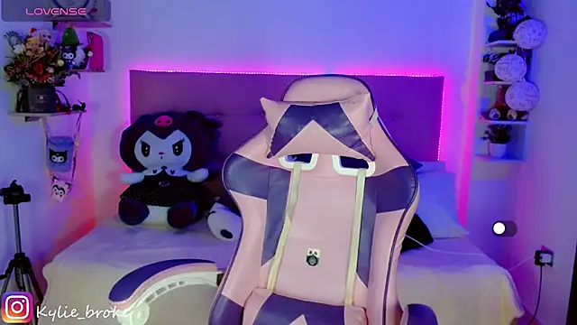 Snapshot of Kylie_brokee chatting on 27, 12, 2024 Kylie brokee online show from 27, 12, 2024