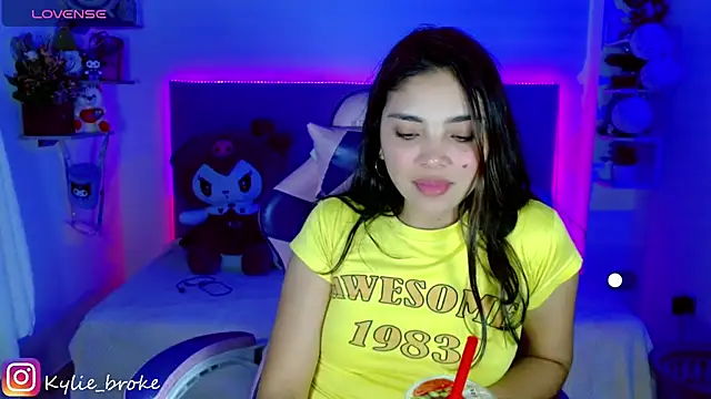 Snapshot of Kylie_brokee chatting on 31, 12, 2024 Kylie brokee online show from 31, 12, 2024