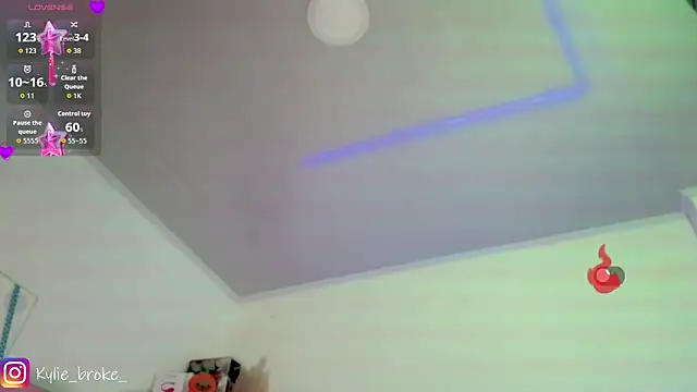 Snapshot of Kylie_brokee chatting on 28, 4, 2026 Kylie brokee online show from 28, 4, 2026