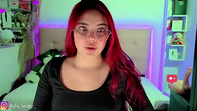 Snapshot of Kylie_brokee chatting on 13, 5, 2026 Kylie brokee online show from 13, 5, 2026