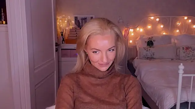 Snapshot of aestetick chatting on 14, 10, 2025 aestetick online show from 14, 10, 2025