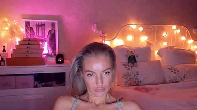 Snapshot of aestetick chatting on 16, 11, 2025 aestetick online show from 16, 11, 2025