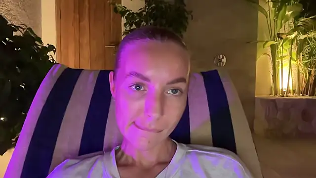 Snapshot of aestetick chatting on 22, 11, 2025 aestetick online show from 22, 11, 2025