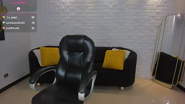 Snapshot of VeronicaCruz_ chatting on 14, 2, 2025 VeronicaCruz  online show from 14, 2, 2025