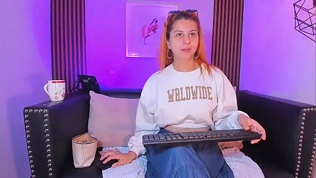 Nahiajhonson  online show from 7, 11, 2025