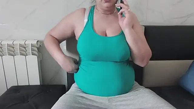 Snapshot of milfmomxx chatting on 15, 1, 2025 milfmomxx online show from 15, 1, 2025