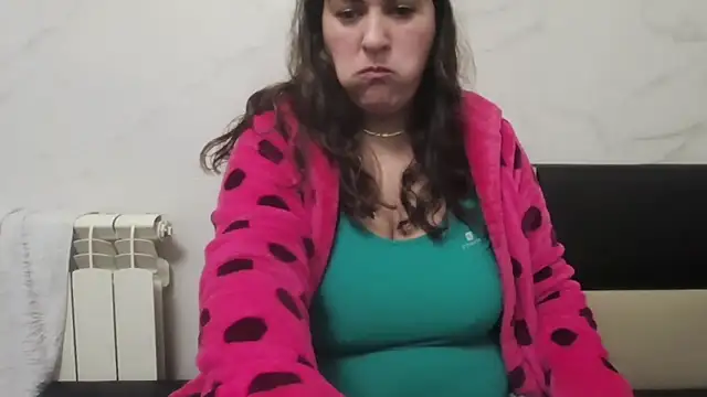 Snapshot of milfmomxx chatting on 25, 1, 2025 milfmomxx online show from 25, 1, 2025