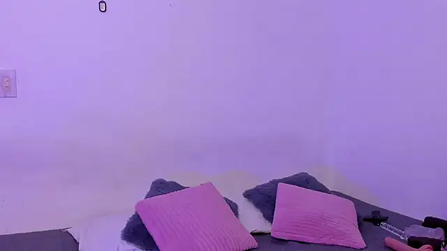 crystalvazquez online show from 5, 12, 2025