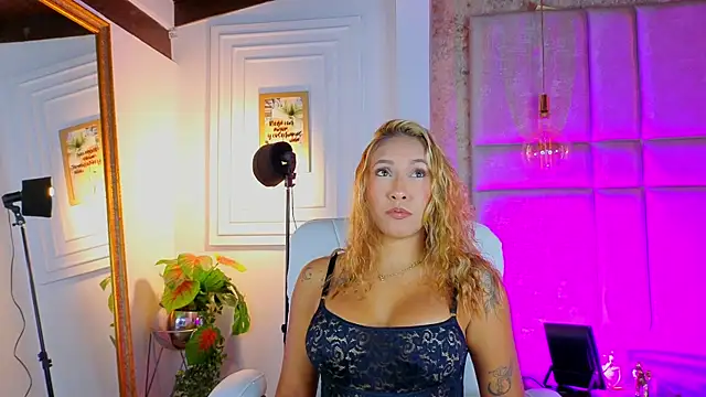 Snapshot of AlessiaLondon chatting on 2, 7, 2026 AlessiaLondon online show from 2, 7, 2026