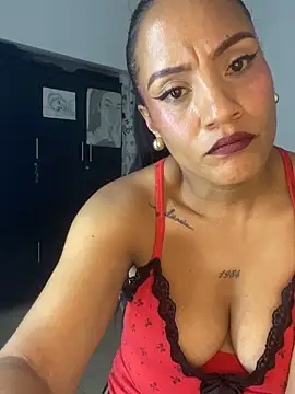 AdelaHaneix online show from 11, 11, 2025