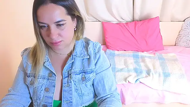 Snapshot of MilenaMiler_X chatting on 26, 2, 2026 MilenaMiler X online show from 26, 2, 2026