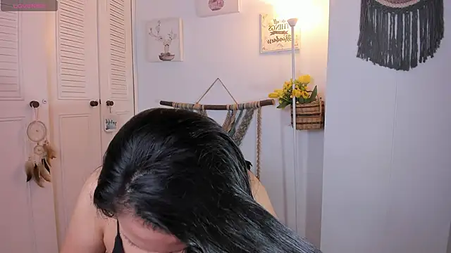 Snapshot of anaruiz_ chatting on 8, 11, 2025 anaruiz online show from 8, 11, 2025