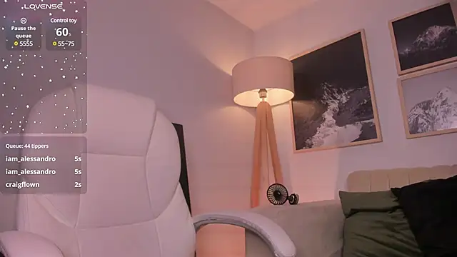 Snapshot of lara_madisson chatting on 9, 3, 2025 lara madisson online show from 9, 3, 2025