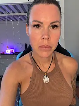 Snapshot of Lara_Bergmann chatting on 1, 6, 2026 Lara Bergmann online show from 1, 6, 2026