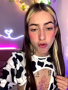 Snapshot of YouliteSllut2 chatting on 4, 12, 2024 YouliteSllut2 online show from 4, 12, 2024