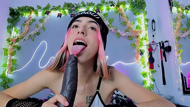 Snapshot of YouliteSllut2 chatting on 23, 1, 2025 YouliteSllut2 online show from 23, 1, 2025