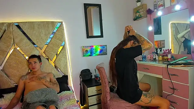 parejacaliente20154 online show from 22, 10, 2025