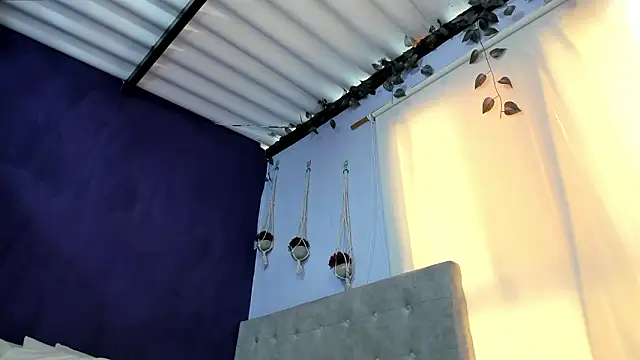 Leamonroe   online show from 4, 3, 2026