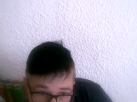 Snapshot of bisexualboy05 chatting on 19, 9, 2025 bisexualboy05 online show from 19, 9, 2025