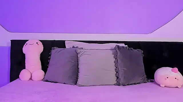 Julieta Cortes   online show from 3, 11, 2025