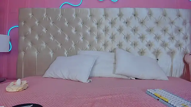 Julieta Cortes   online show from 12, 2, 2026