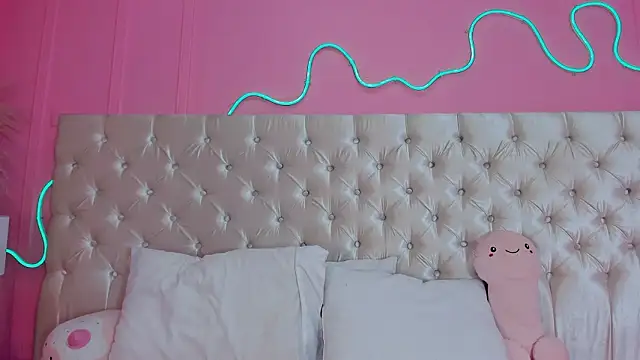 Julieta Cortes   online show from 23, 2, 2026