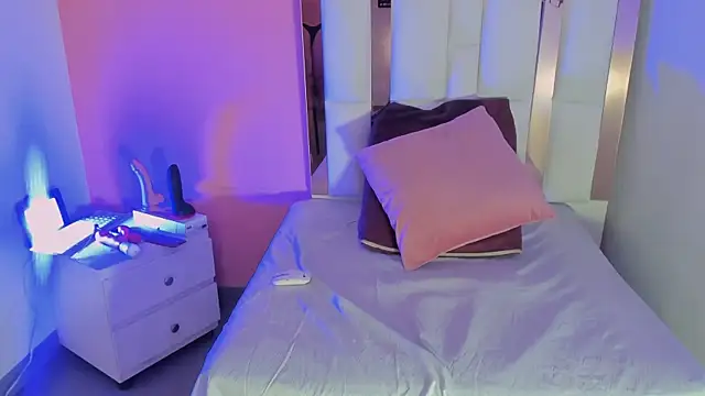 Alanna hot3 online show from 18, 12, 2025