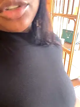 Snapshot of DiamondGoddes chatting on 19, 10, 2025 DiamondGoddes online show from 19, 10, 2025