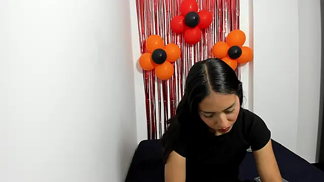 monse 02 online show from 5, 11, 2025