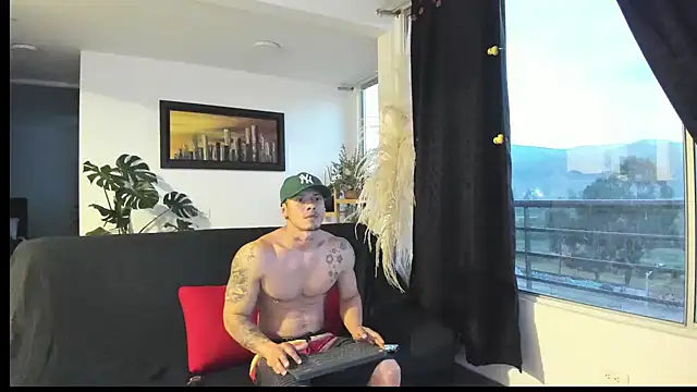 Snapshot of MARCELOANDLUCIAN chatting on 17, 2, 2025 MARCELOANDLUCIAN online show from 17, 2, 2025