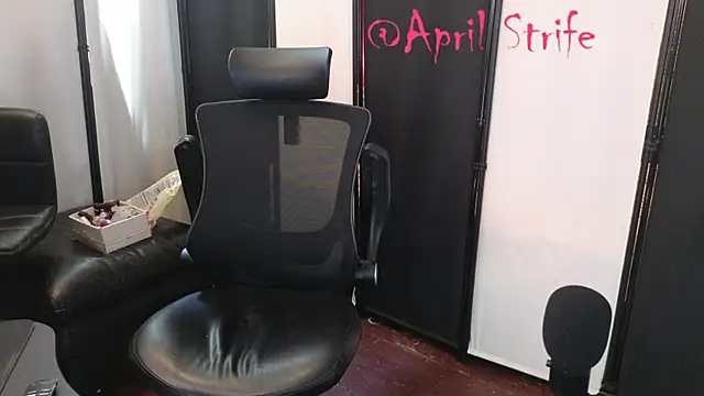 Snapshot of april_show_her chatting on 28, 7, 2026 april show her online show from 28, 7, 2026