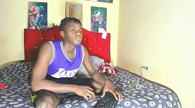 blackWhite hot online show from 4, 2, 2025