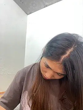 Snapshot of MinzHy chatting on 3, 11, 2025 MinzHy online show from 3, 11, 2025