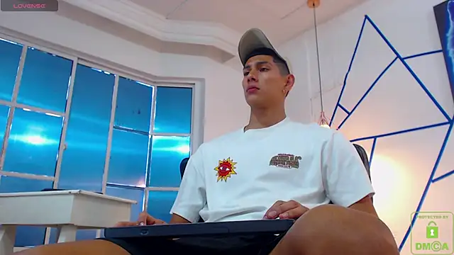 Snapshot of Valerio_20 chatting on 12, 12, 2024 Valerio 20 online show from 12, 12, 2024