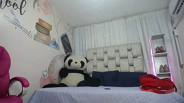 EMMA SWEETT1 online show from 28, 9, 2025