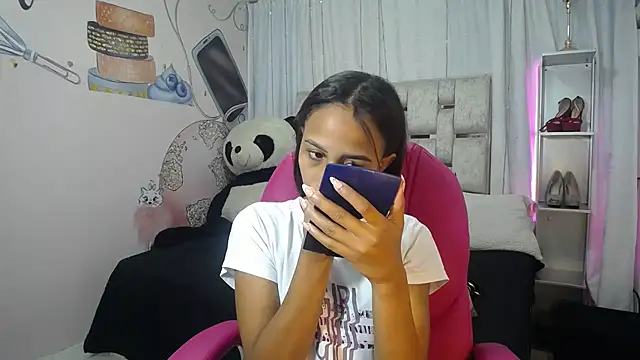 EMMA SWEETT1 online show from 26, 11, 2025