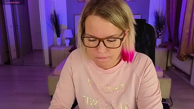 Snapshot of EVAshinyGIRL chatting on 16, 12, 2024 EVAshinyGIRL online show from 16, 12, 2024