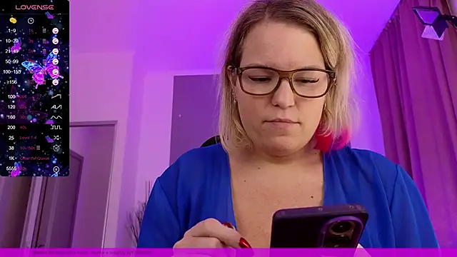 Snapshot of EVAshinyGIRL chatting on 5, 1, 2025 EVAshinyGIRL online show from 5, 1, 2025