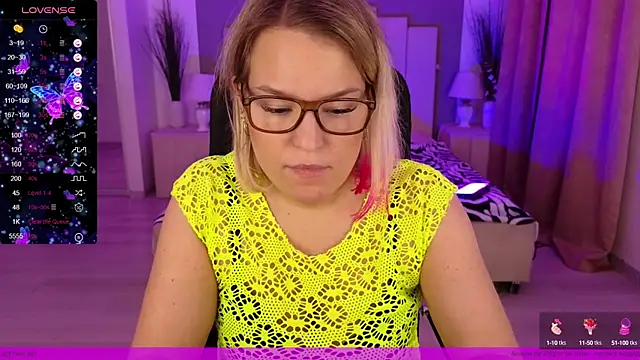 Snapshot of EVAshinyGIRL chatting on 8, 1, 2025 EVAshinyGIRL online show from 8, 1, 2025