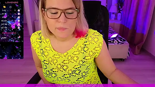 Snapshot of EVAshinyGIRL chatting on 9, 1, 2025 EVAshinyGIRL online show from 9, 1, 2025