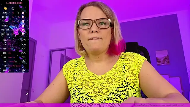 Snapshot of EVAshinyGIRL chatting on 28, 1, 2025 EVAshinyGIRL online show from 28, 1, 2025