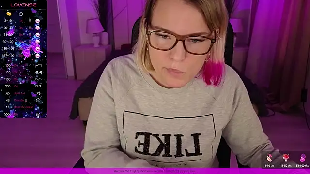 Snapshot of EVAshinyGIRL chatting on 4, 2, 2025 EVAshinyGIRL online show from 4, 2, 2025