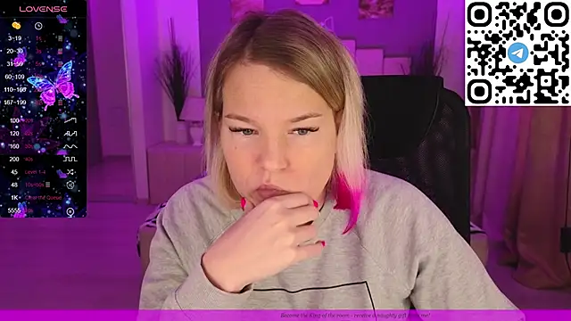 Snapshot of EVAshinyGIRL chatting on 5, 2, 2025 EVAshinyGIRL online show from 5, 2, 2025